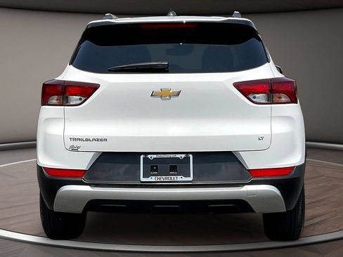 Used 2023 Chevrolet TrailBlazer LT w/ Convenience Package FWD image 6