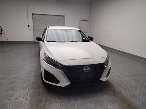 Used 2025 Nissan Altima 2.5 SV FWD image 14