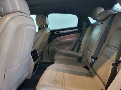 Used 2023 Porsche Cayenne Platinum Edition image 22