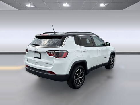 Used 2025 Jeep Compass Limited AWD/4WD image 9