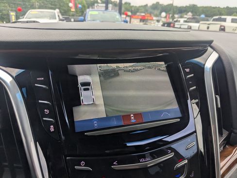 Used 2019 Cadillac Escalade Luxury AWD/4WD image 18