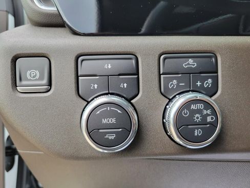 New 2025 GMC Sierra 2500 SLE w/ SLE Value Package; image 17