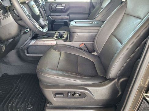 Used 2022 Chevrolet Silverado 2500 LTZ w/ LTZ Convenience Package AWD/4WD image 17