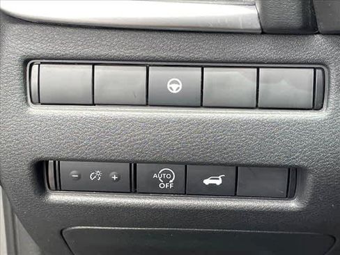 Used 2024 Nissan Rogue SV FWD image 21