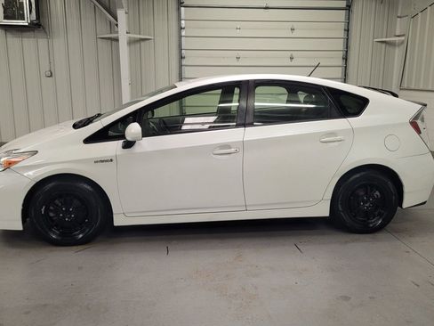 Used 2015 Toyota Prius Two image 3