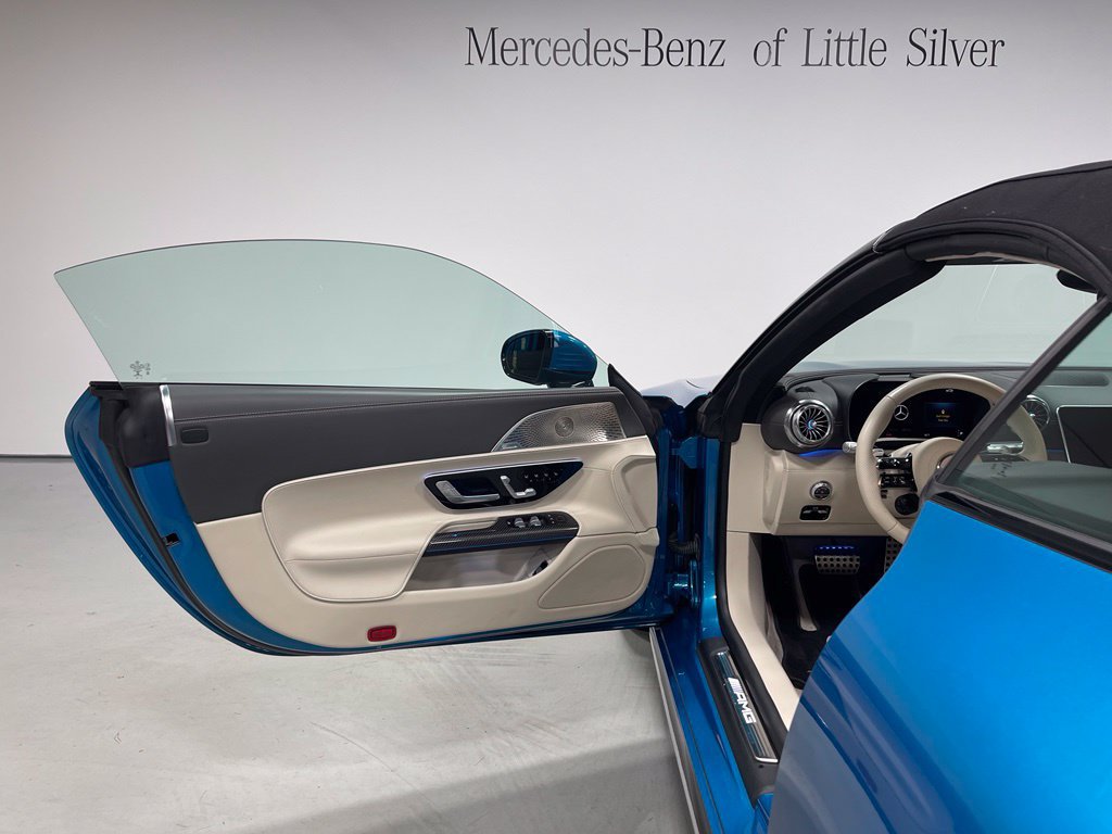 Used 2022 Mercedes-Benz SL 55 AMG 4MATIC image 21
