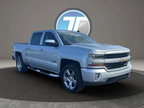 Used 2018 Chevrolet Silverado 1500 LT w/ Texas Edition image 16