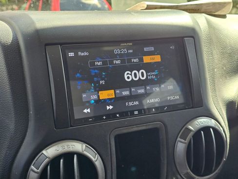 Used 2018 Jeep Wrangler Sport w/ Connectivity Group AWD/4WD image 14