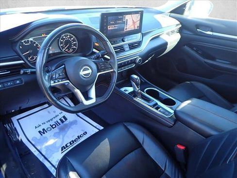 Used 2023 Nissan Altima 2.5 SR w/ SR Premium Package image 9