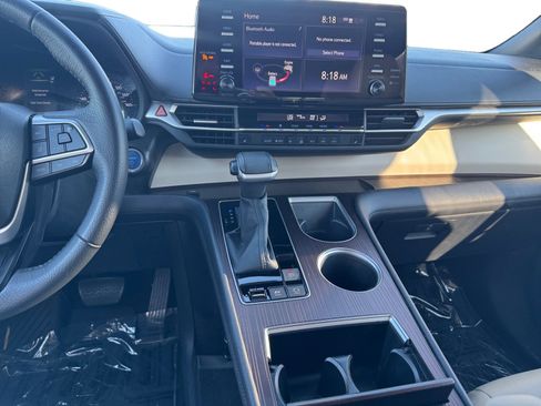 Used 2023 Toyota Sienna XLE image 11