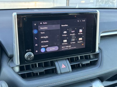 Used 2025 Toyota RAV4 XLE image 21