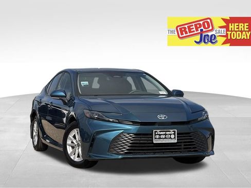 Used 2025 Toyota Camry LE FWD image 1