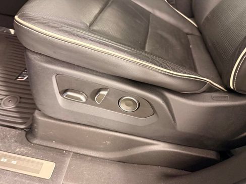 Used 2021 Cadillac Escalade Premium Luxury w/ Driver Assist Tech Package AWD/4WD image 32