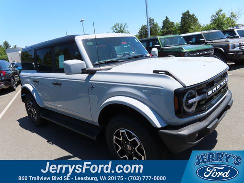 New 2026 Ford Bronco Outer Banks AWD/4WD image 1