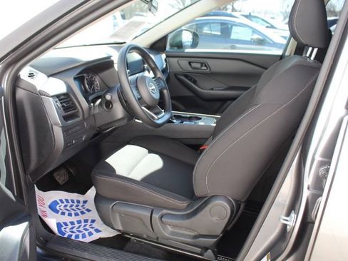 Used 2024 Nissan Rogue S image 28