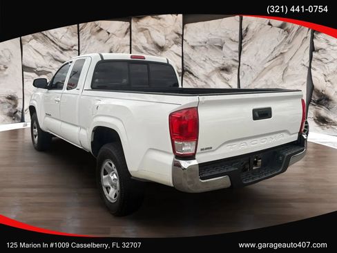 Used 2017 Toyota Tacoma SR5 RWD image 5