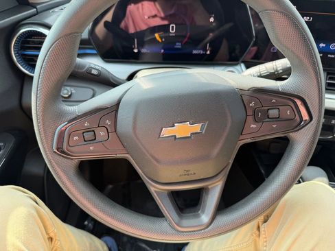 Used 2025 Chevrolet Trax LT FWD image 20
