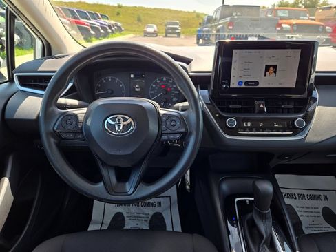 Used 2025 Toyota Corolla LE FWD image 18