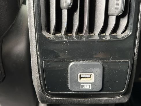 Used 2024 Jeep Compass Latitude AWD/4WD image 16