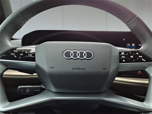 Used 2025 Audi Q5 Premium Plus w/ Premium Plus image 14