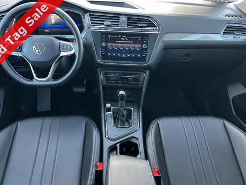 Certified 2022 Volkswagen Tiguan SE w/ Panoramic Sunroof Package image 13