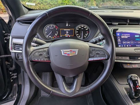 Used 2023 Cadillac XT4 Premium Luxury image 18