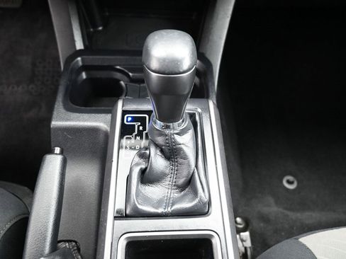 Certified 2020 Toyota Tacoma TRD Off-Road image 25