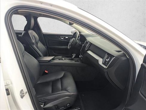 Used 2020 Volvo S60 T5 Momentum w/ Premium Package image 16