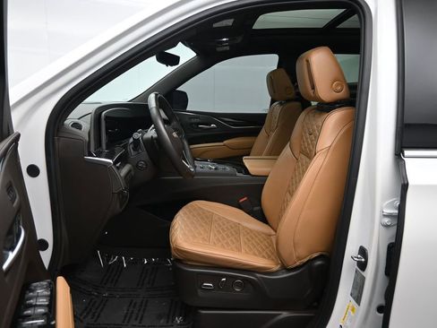 Used 2023 Cadillac Escalade Premium Luxury w/ Performance Package AWD/4WD image 23