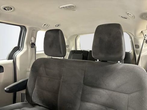 Used 2019 Dodge Grand Caravan SE image 19