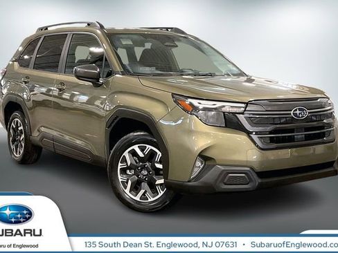 Used 2025 Subaru Forester Premium image 1
