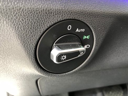 Used 2025 Volkswagen Jetta SEL image 14