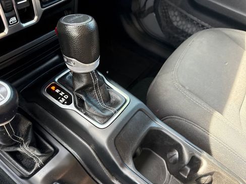 Used 2023 Jeep Gladiator Overland AWD/4WD image 26