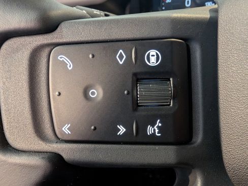 New 2026 Land Rover Defender 130 X-Dynamic SE image 17