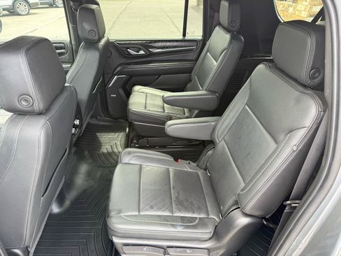 Used 2022 GMC Yukon XL Denali AWD/4WD image 18