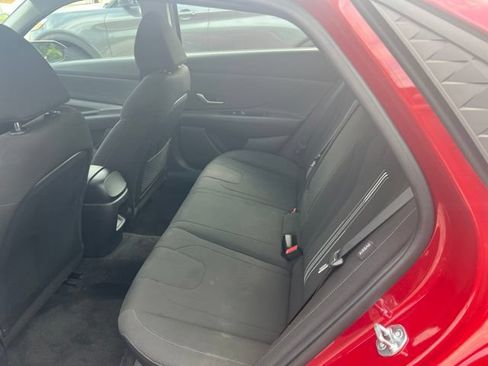 Used 2025 Hyundai Elantra SEL FWD image 9