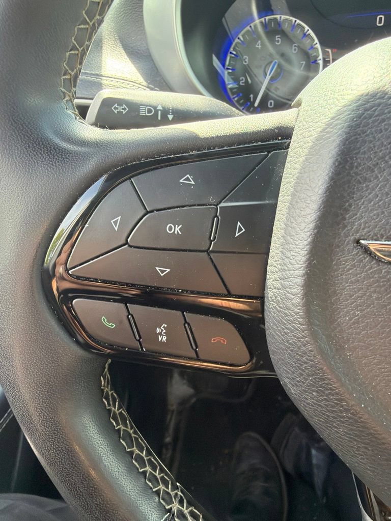 Used 2023 Chrysler Pacifica Touring FWD image 18