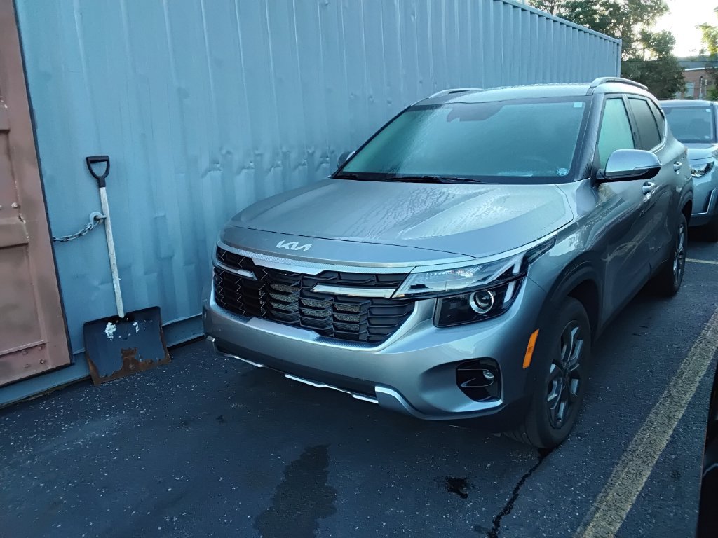Used 2024 Kia Seltos S AWD/4WD image 2