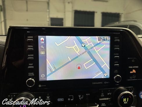 Used 2020 Toyota Highlander XLE AWD/4WD image 19