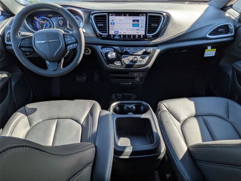 New 2026 Chrysler Pacifica Select AWD/4WD image 32
