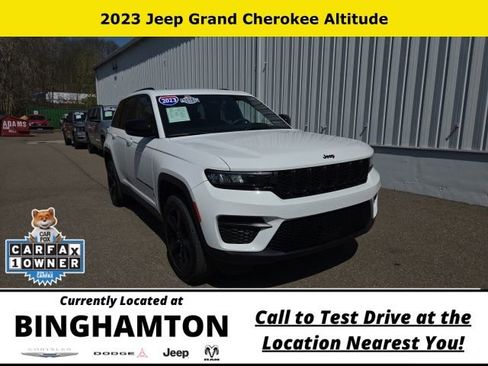 Used 2023 Jeep Grand Cherokee Altitude AWD/4WD image 1