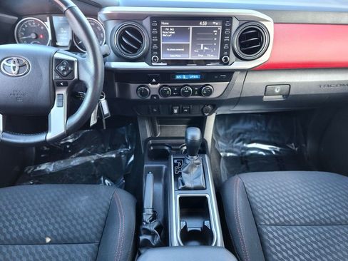 Used 2022 Toyota Tacoma SR5 AWD/4WD image 12