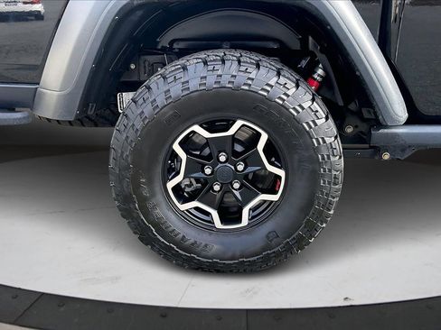 Certified 2020 Jeep Gladiator Rubicon w/ Dual Top Group image 37