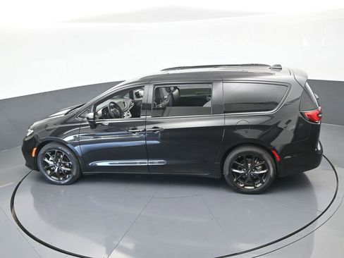 Used 2023 Chrysler Pacifica Limited w/ S Appearance Package image 51