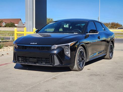 New 2025 Kia K4 GT-Line image 2