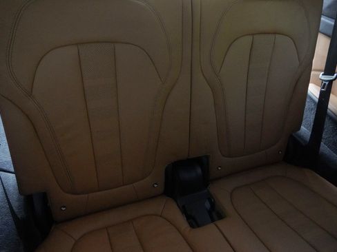 Used 2022 BMW X7 xDrive40i w/ M Sport Package AWD/4WD image 38