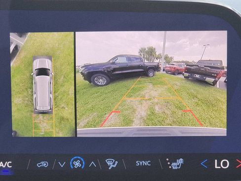 Certified 2025 Chevrolet Suburban LT AWD/4WD image 26