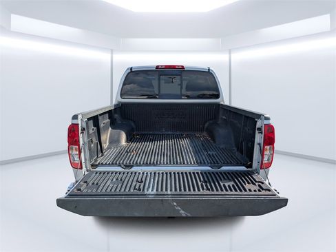 Used 2018 Nissan Frontier SV image 12