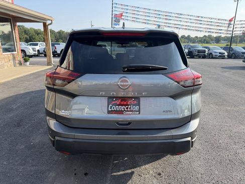 Used 2025 Nissan Rogue SV AWD/4WD image 5