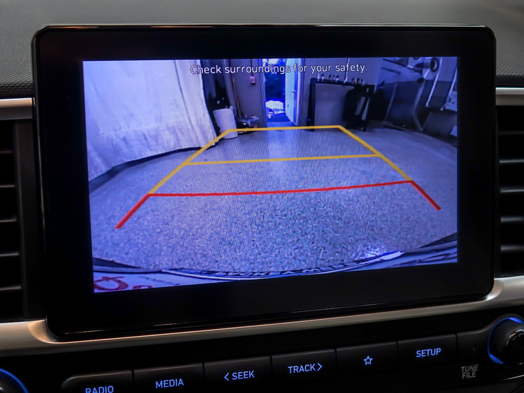 Used 2022 Hyundai Venue SEL w/ Cargo Package FWD image 17